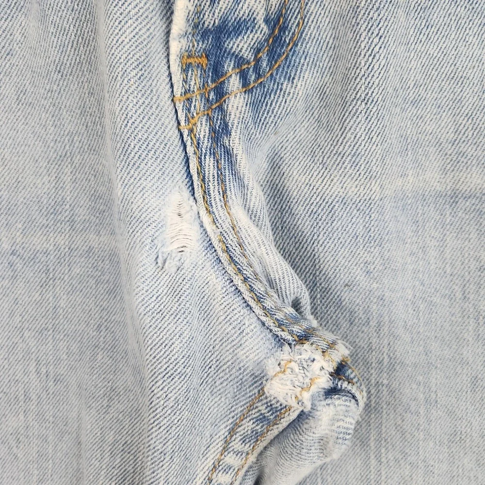 Levis natural distress